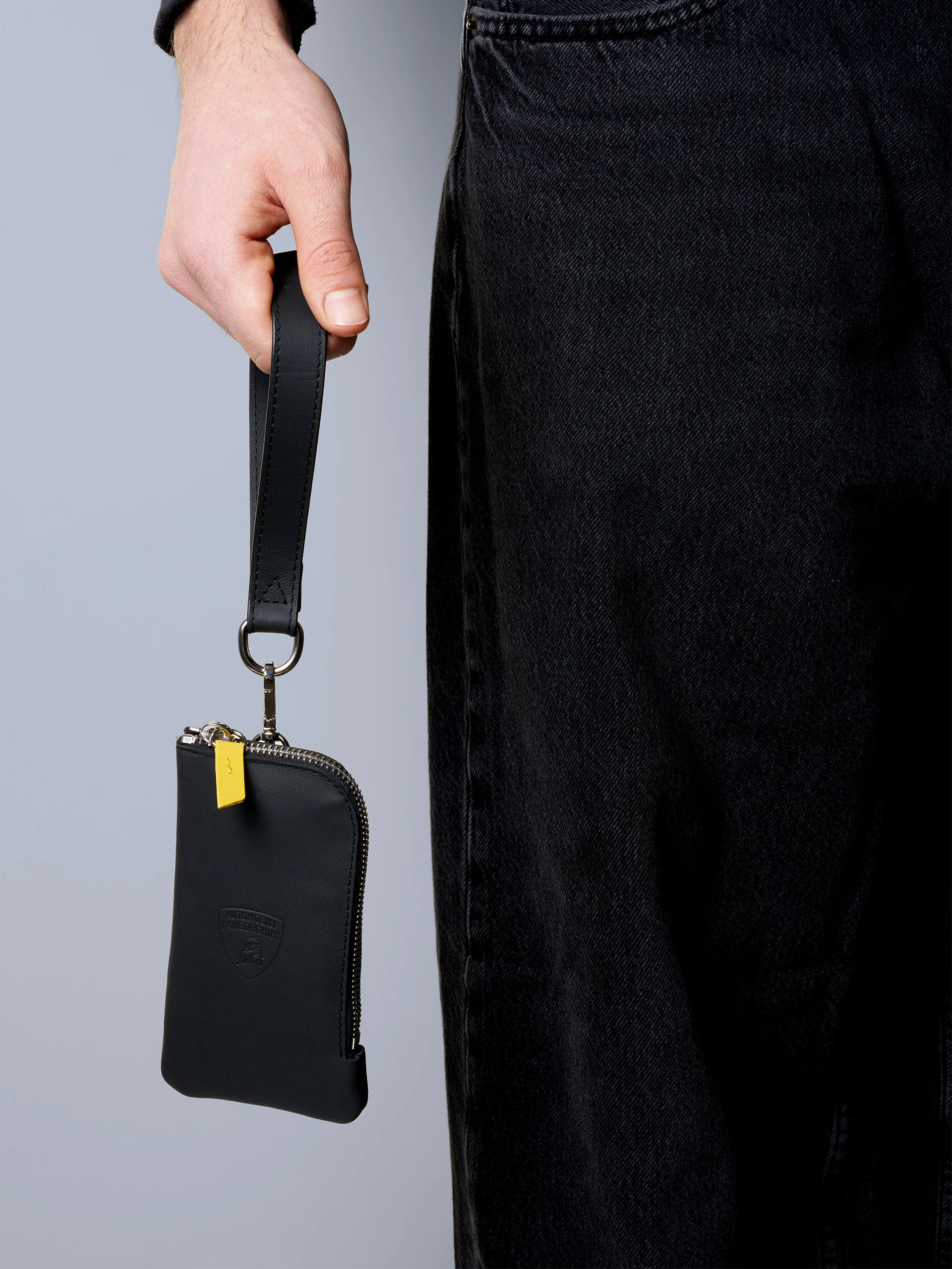 Clippable card pouch in upcycled leather - Image 6