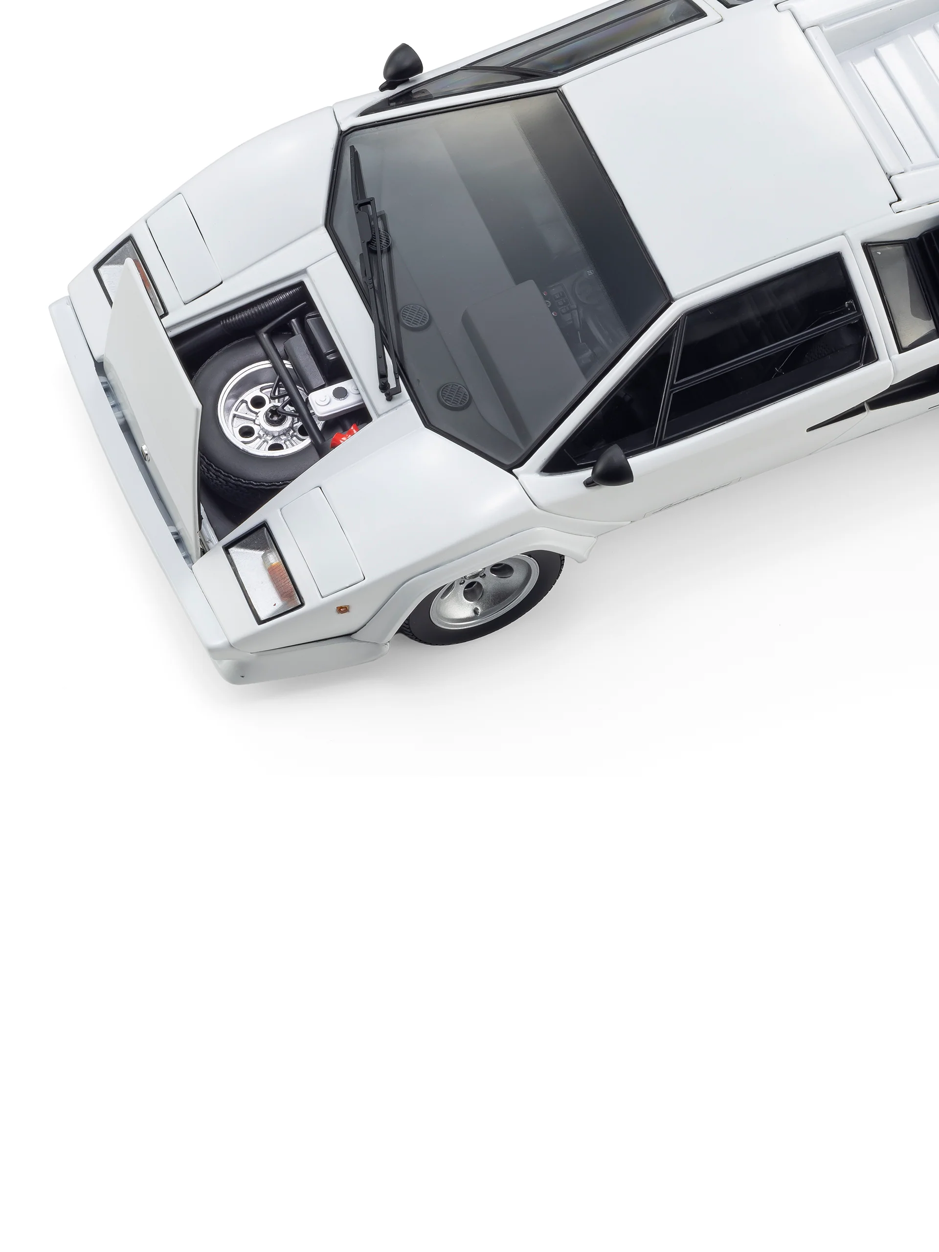 White Countach LP400S 1:18 model car - Image 5