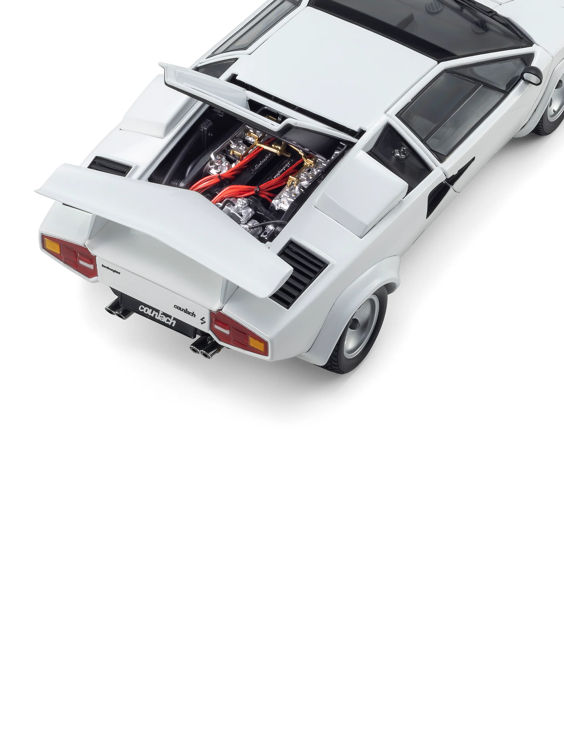 White Countach LP400S 1:18 model car - Image 6
